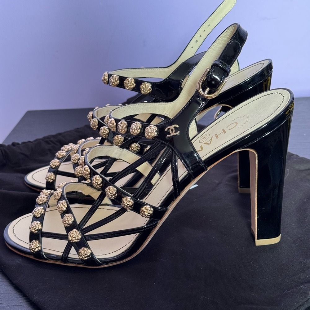 Chanel black patent leather sandals with camellia golden flower cruise 2015